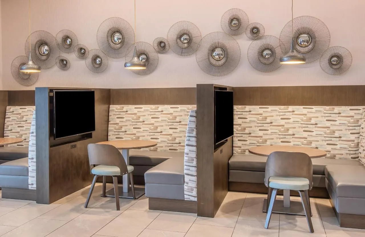 By Marriott Hotel Ostrov Jekyll