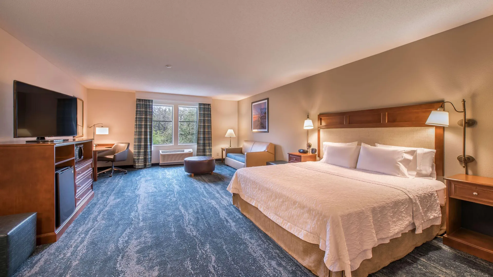 Hampton & Hotel 3*