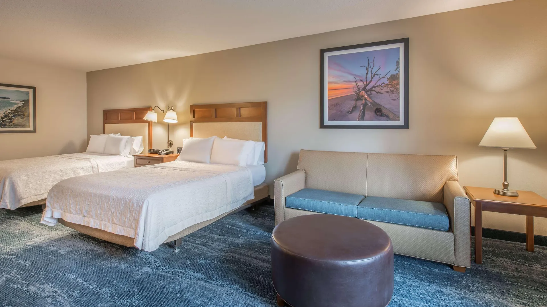 Hampton & Hotel