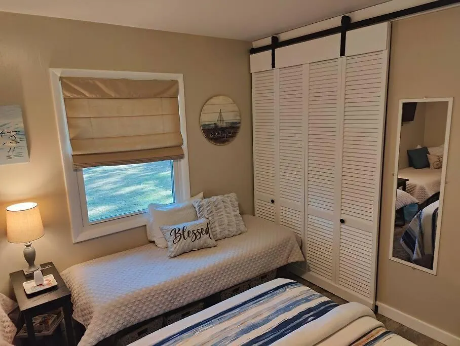 Holiday home House/ Kellys On The Coast /king Bed