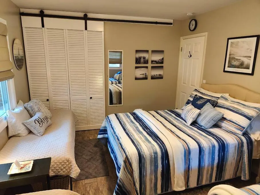 House/ Kellys On The Coast /king Bed Holiday home *