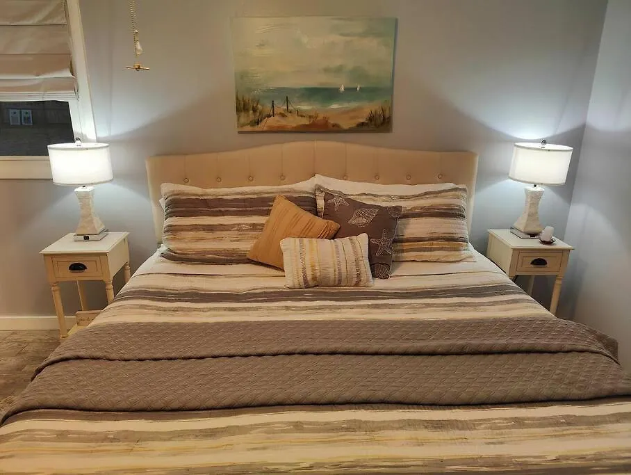 House/ Kellys On The Coast /king Bed Holiday home