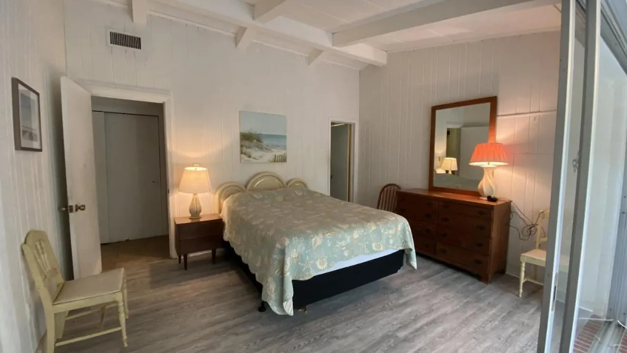 By The Sea - Unit A Duplex Apartment Jekyll Island