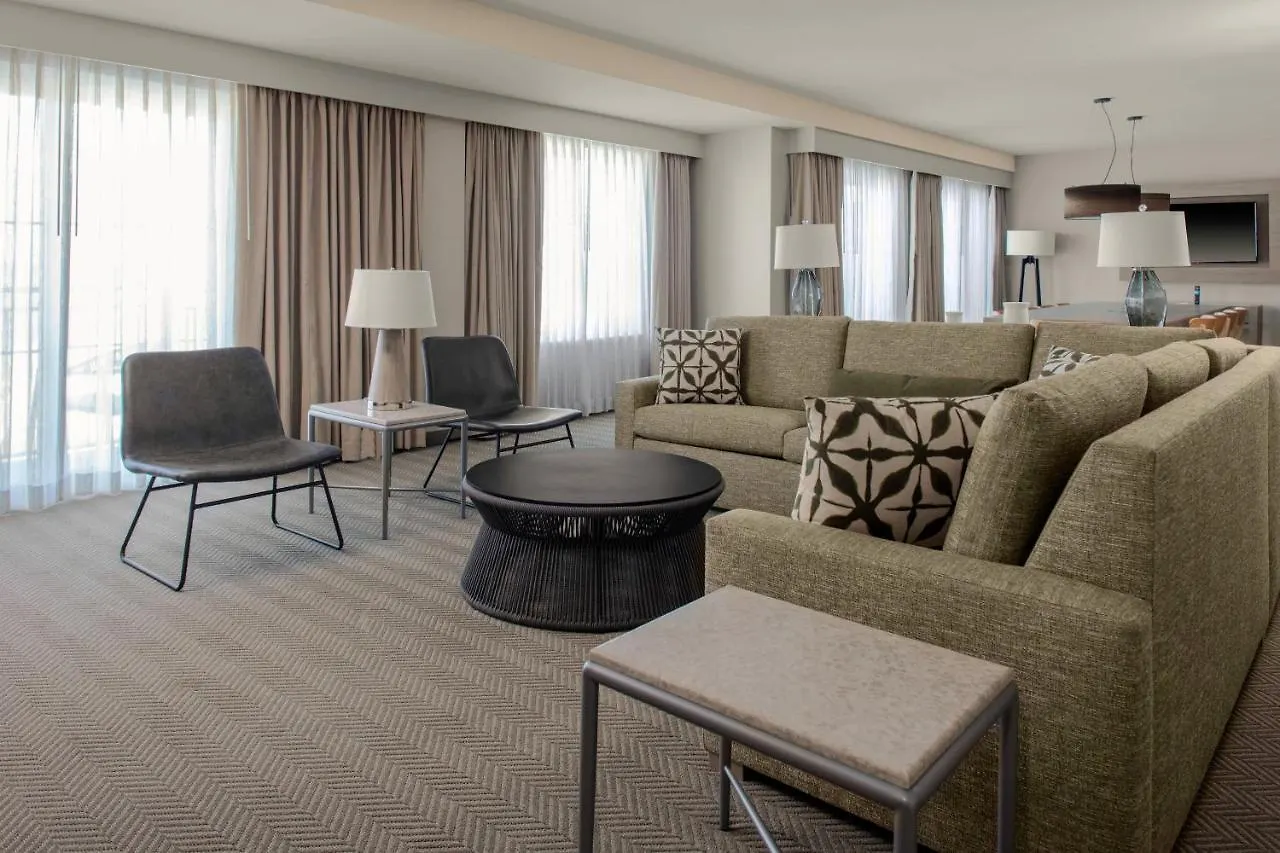 Courtyard By Marriott Hotel