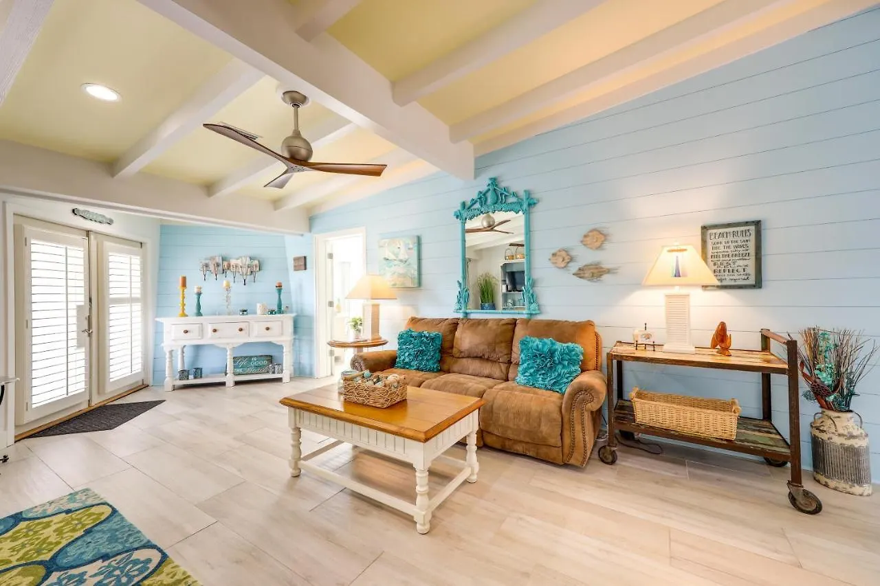 Pet-friendly Abode - Walk To Beach! *