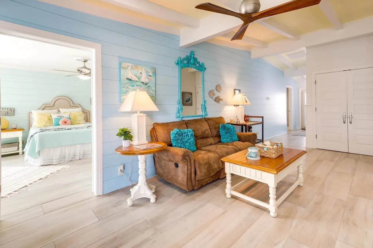 Pet-friendly Abode - Walk To Beach! *