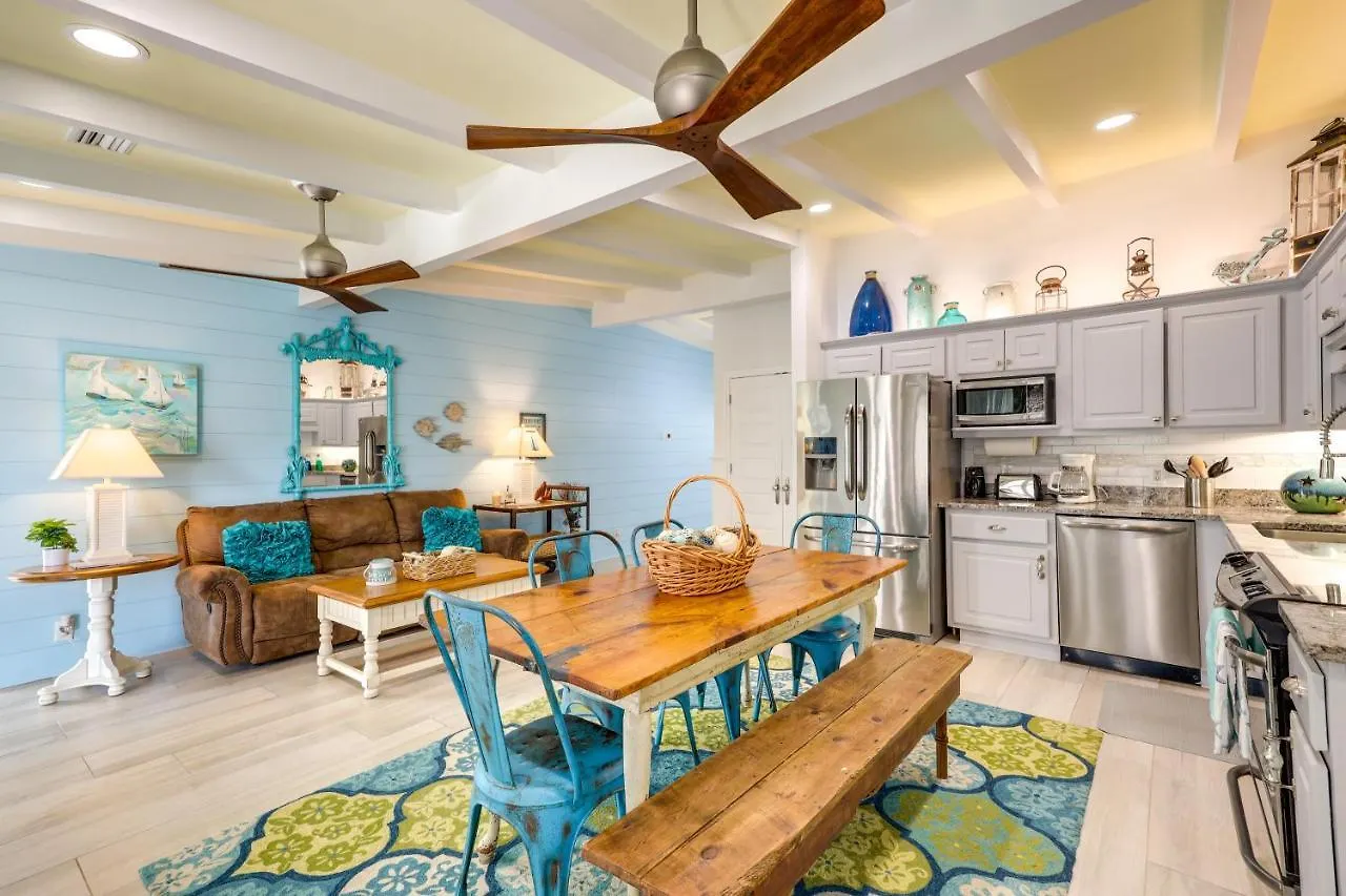 Pet-friendly Abode - Walk To Beach! Apartment Jekyll Island