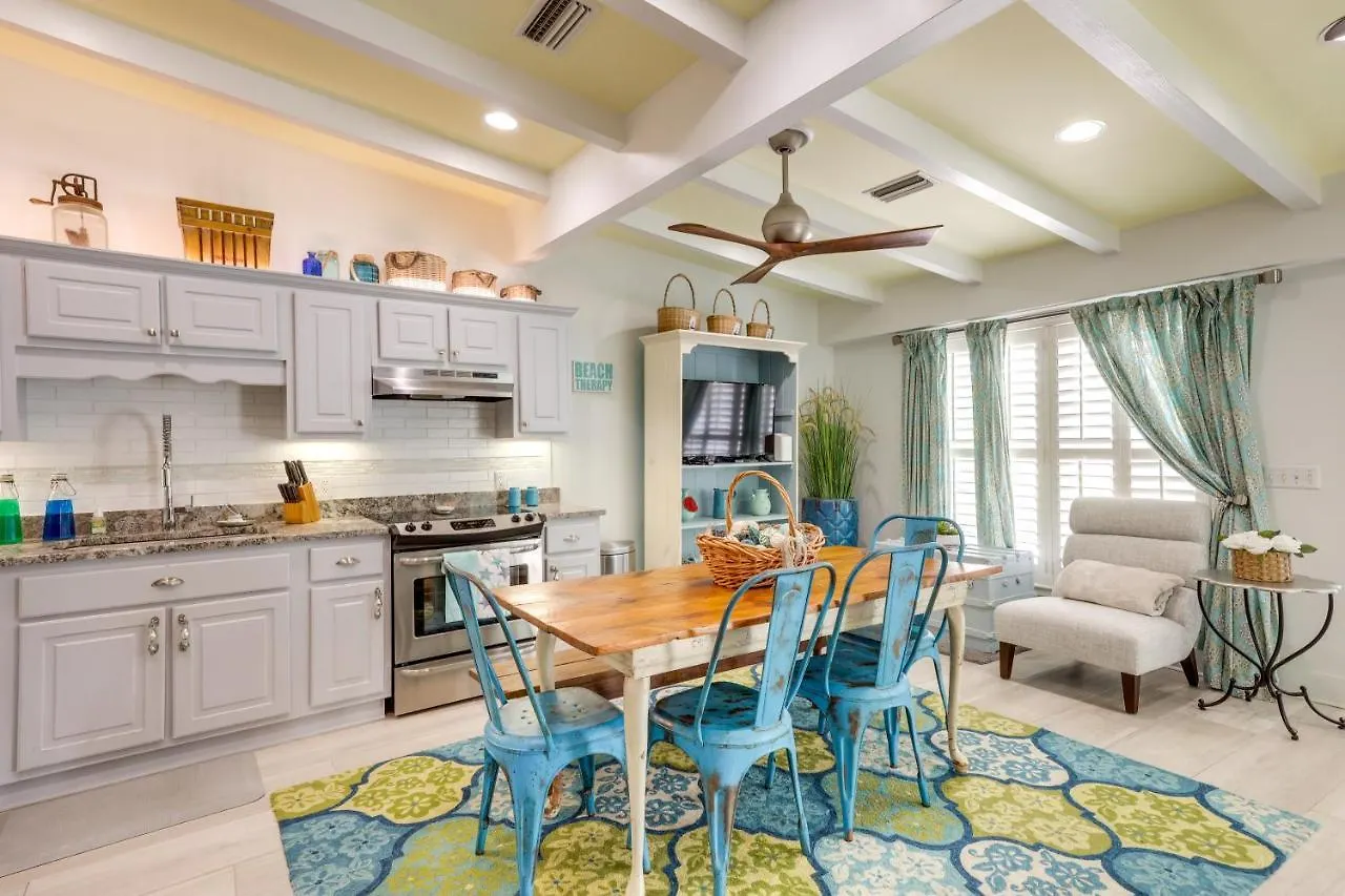 Pet-friendly Abode - Walk To Beach! Apartment *