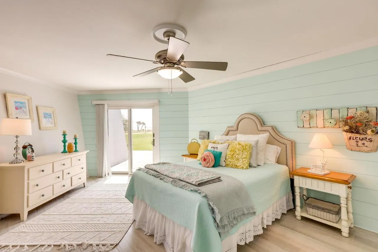 Pet-friendly Abode - Walk To Beach! Apartment