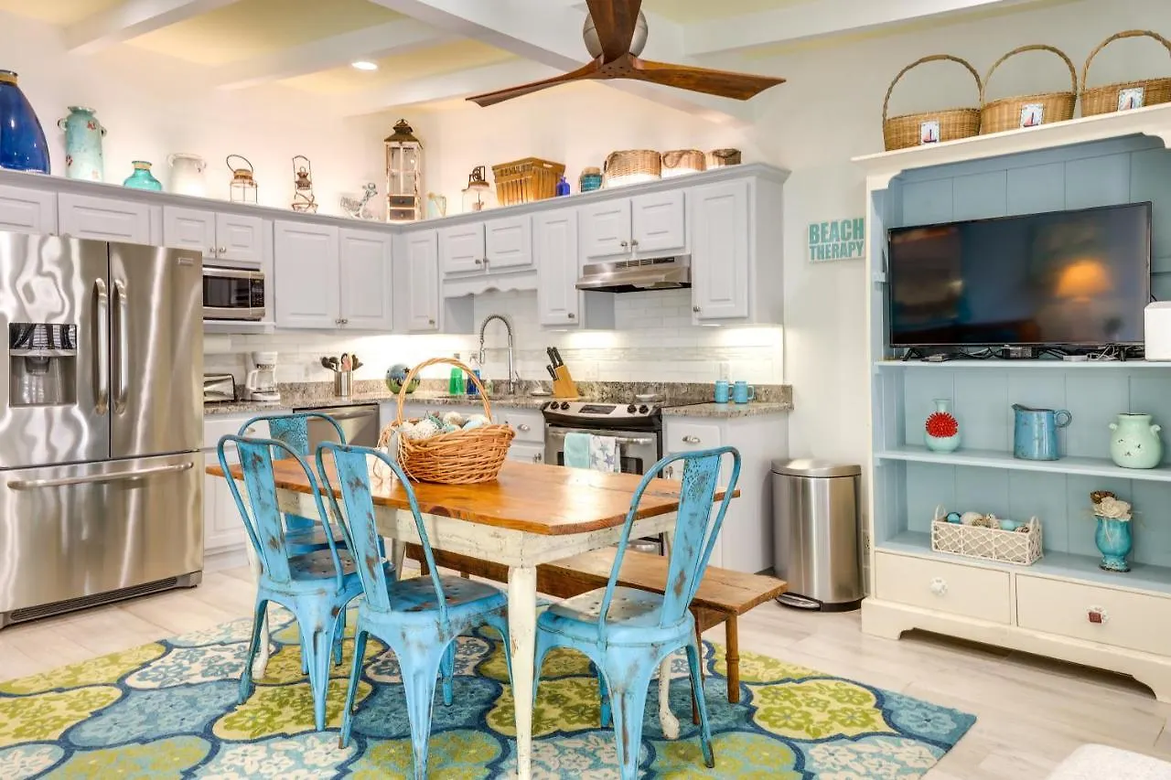 Pet-friendly Abode - Walk To Beach! Jekyll Island