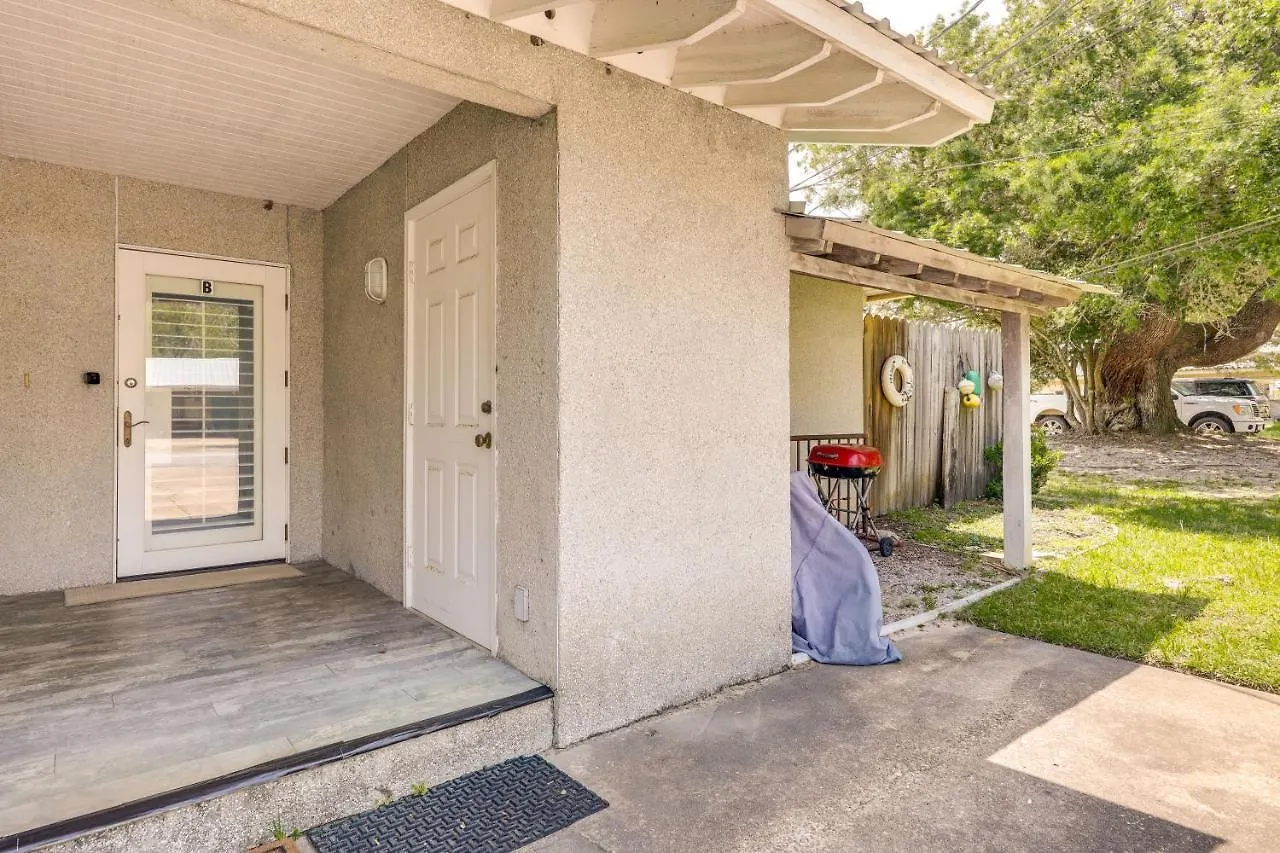 Pet-friendly Abode - Walk To Beach!