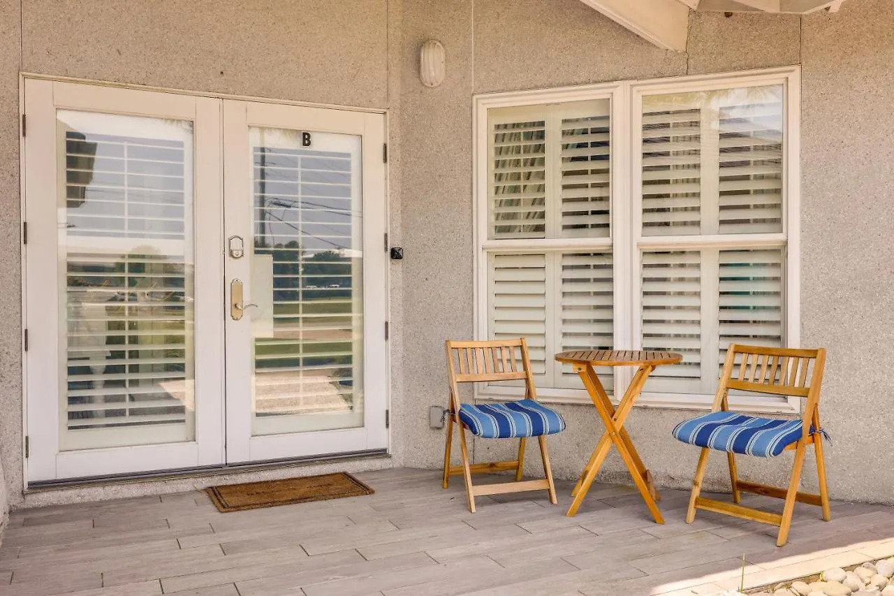 Pet-friendly Abode - Walk To Beach! Apartment