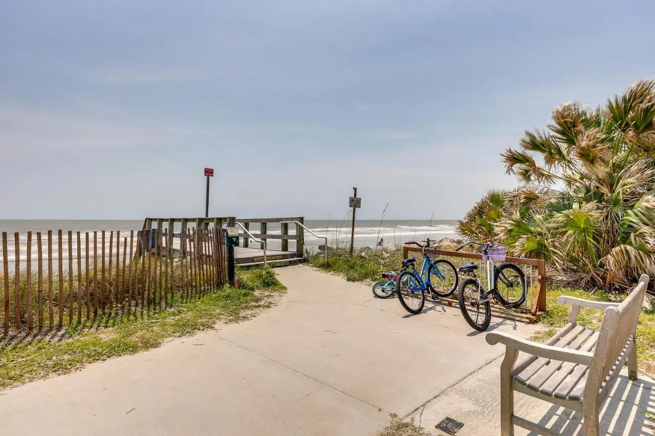Pet-friendly Abode - Walk To Beach! *