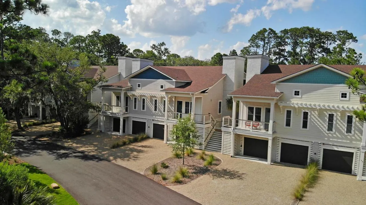 The Moorings Poolside Townhouse Holiday home *