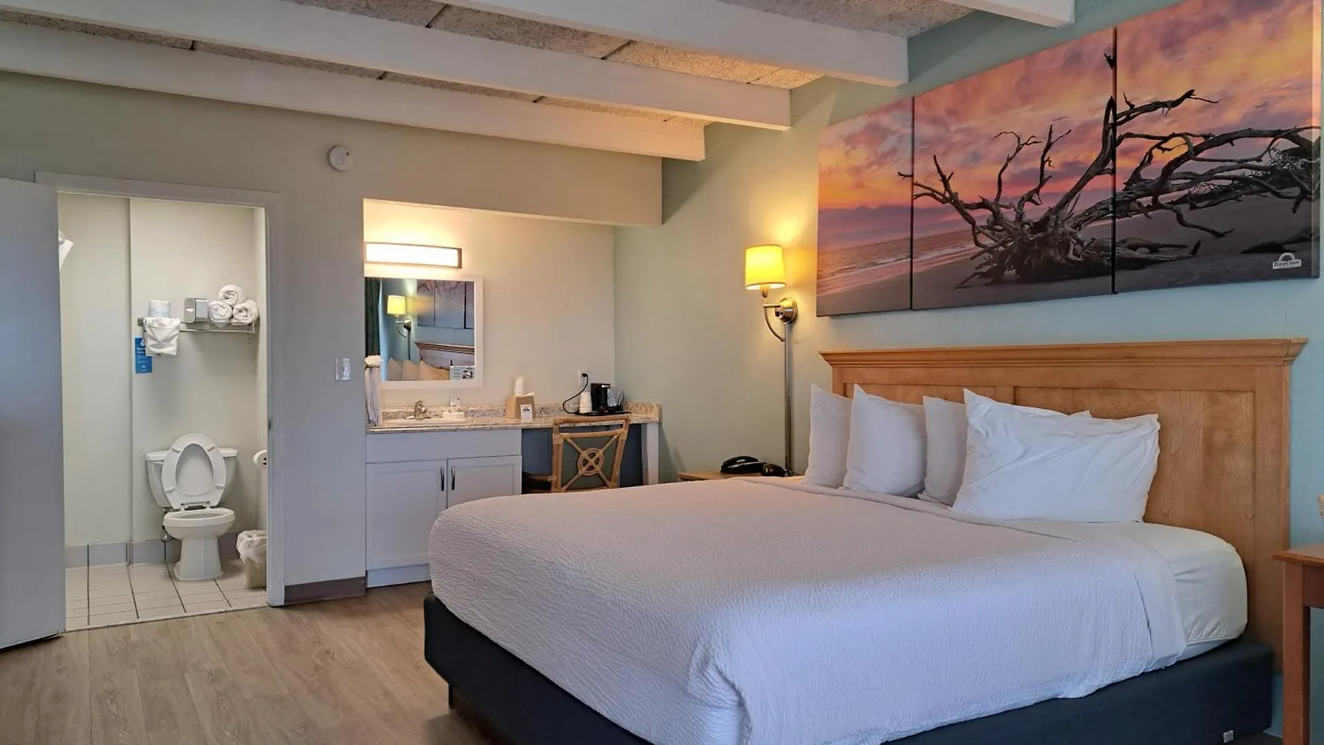 Days & By Wyndham Hotel Jekyll Island