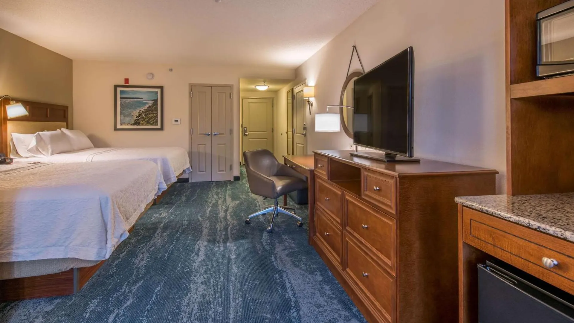 Hampton & Hotel 3*