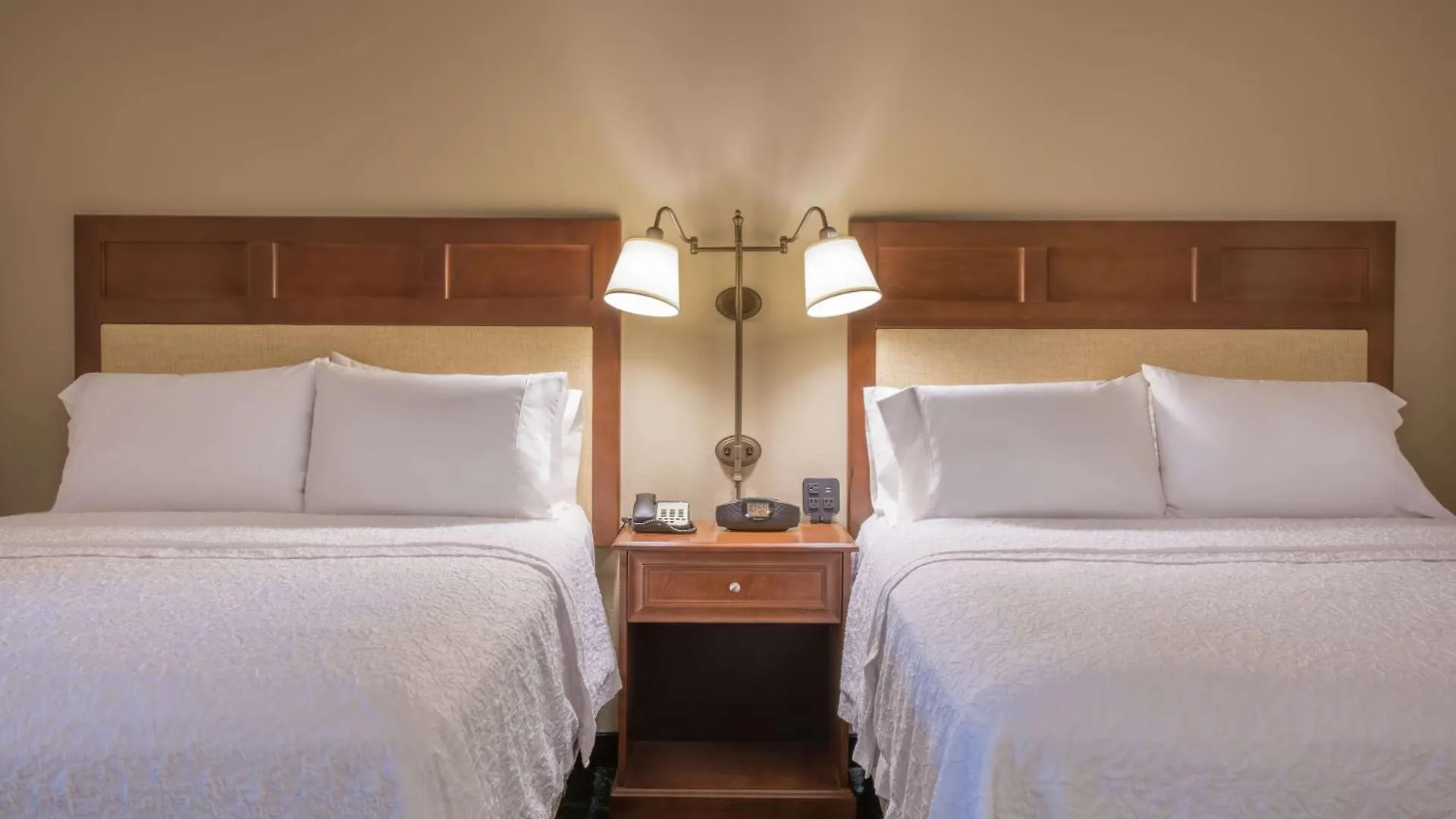 Hampton & Hotel 3*