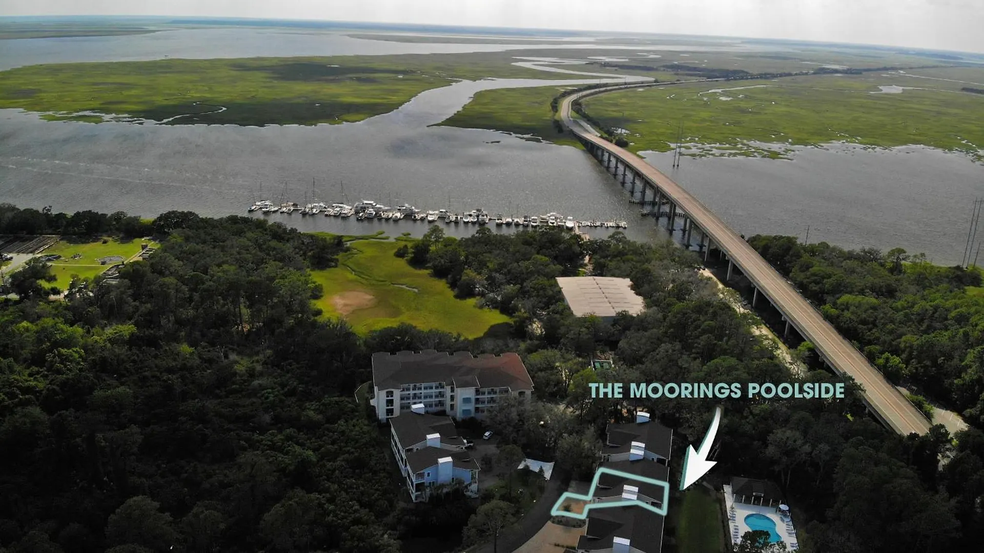 The Moorings Poolside Townhouse Holiday home *
