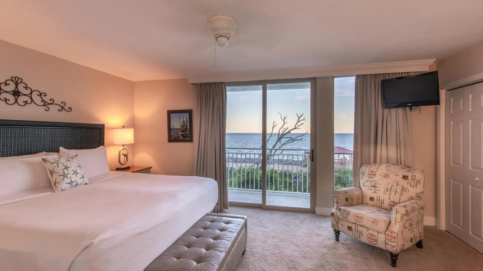 Resort By The Sea & Conference Center