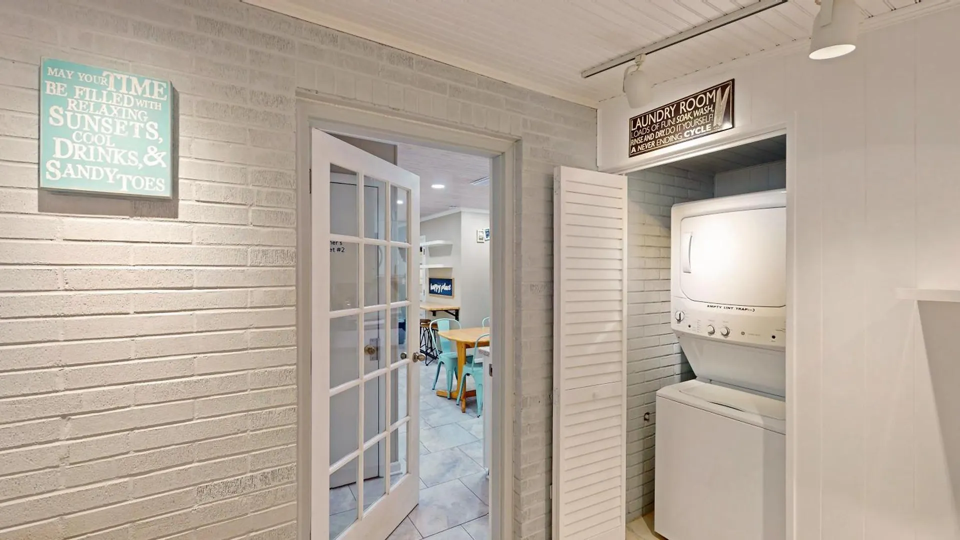 Beachy Sisters B Duplex Apartment