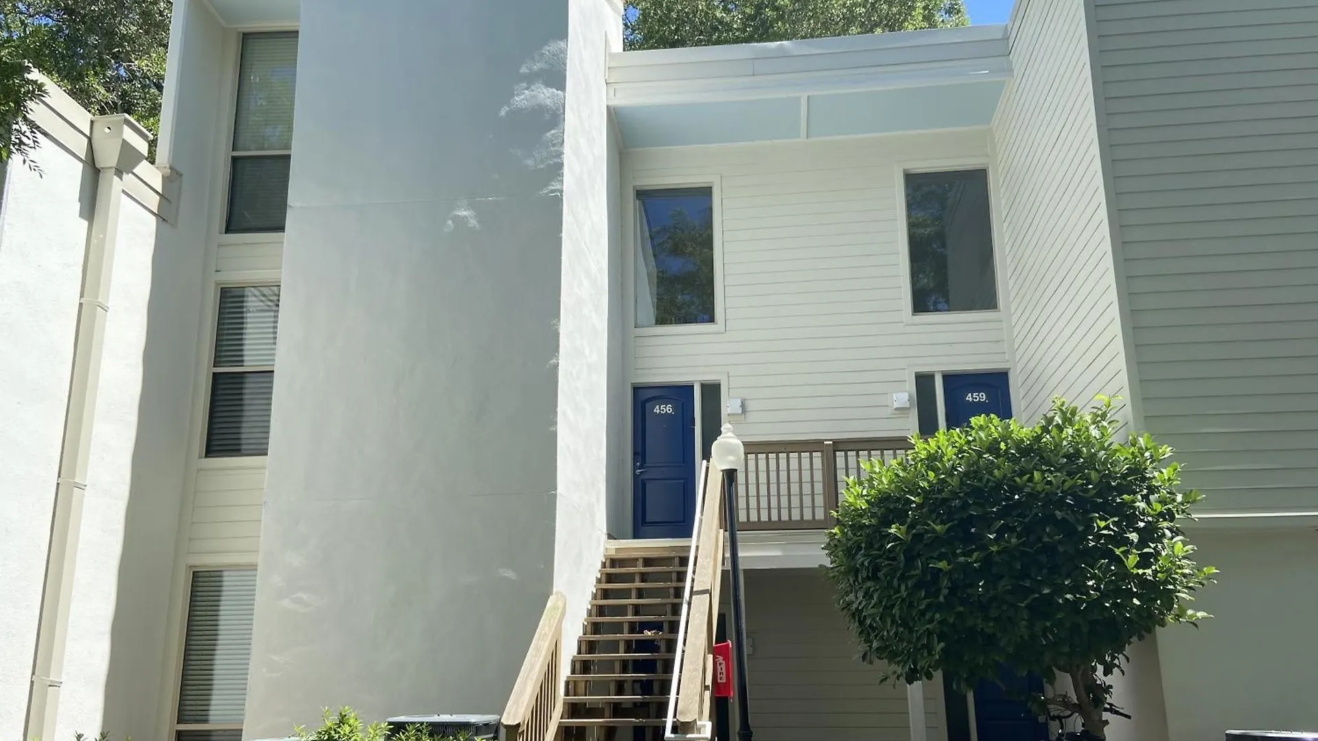 By The Sea Three Bedroom Apartment *