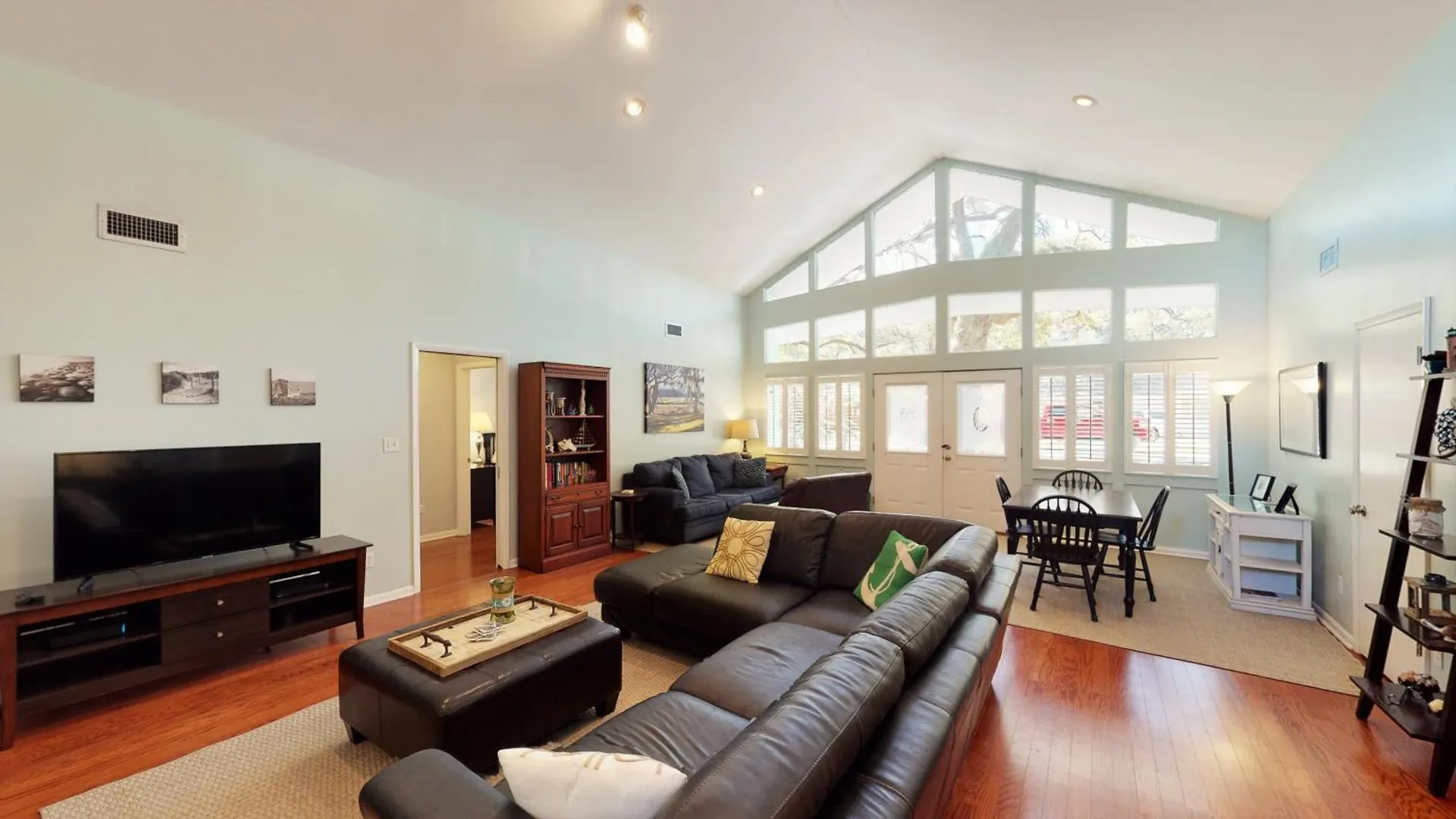 Sublime - 4-bedroom Home Holiday home