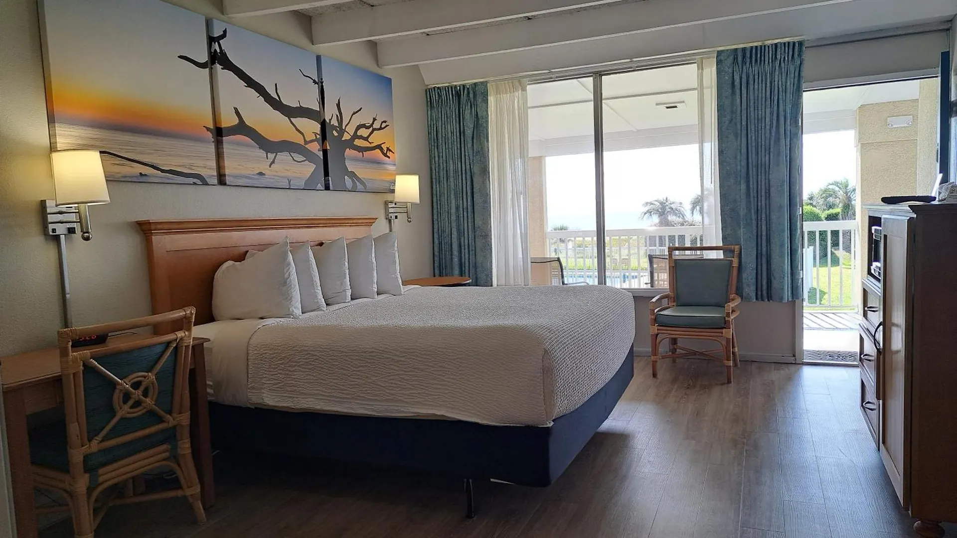 Days & By Wyndham Hotel Jekyll Island