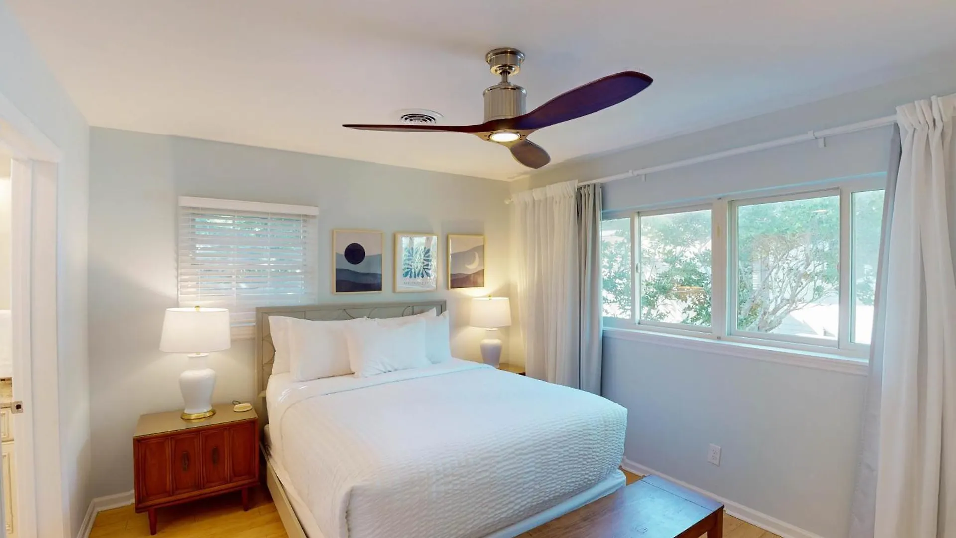 10 Tyler - 4-bedroom Home Holiday home