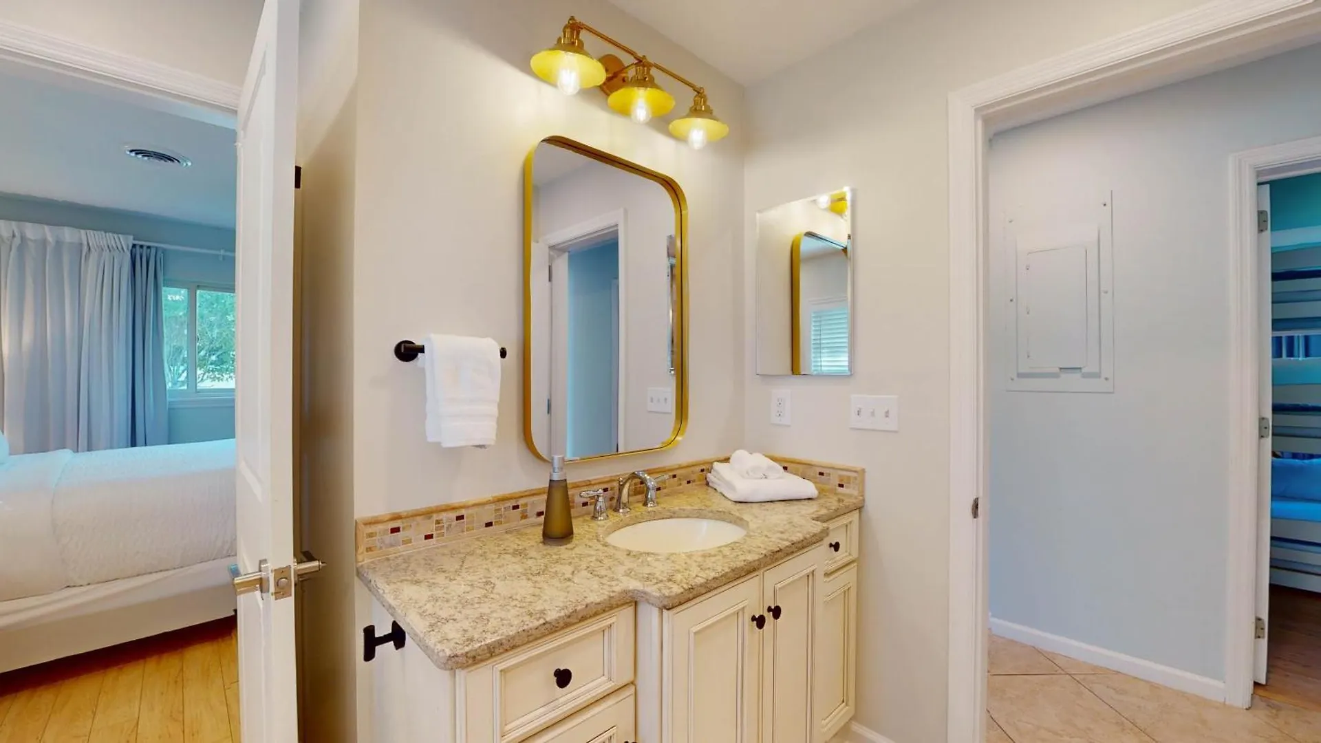 10 Tyler - 4-bedroom Home *