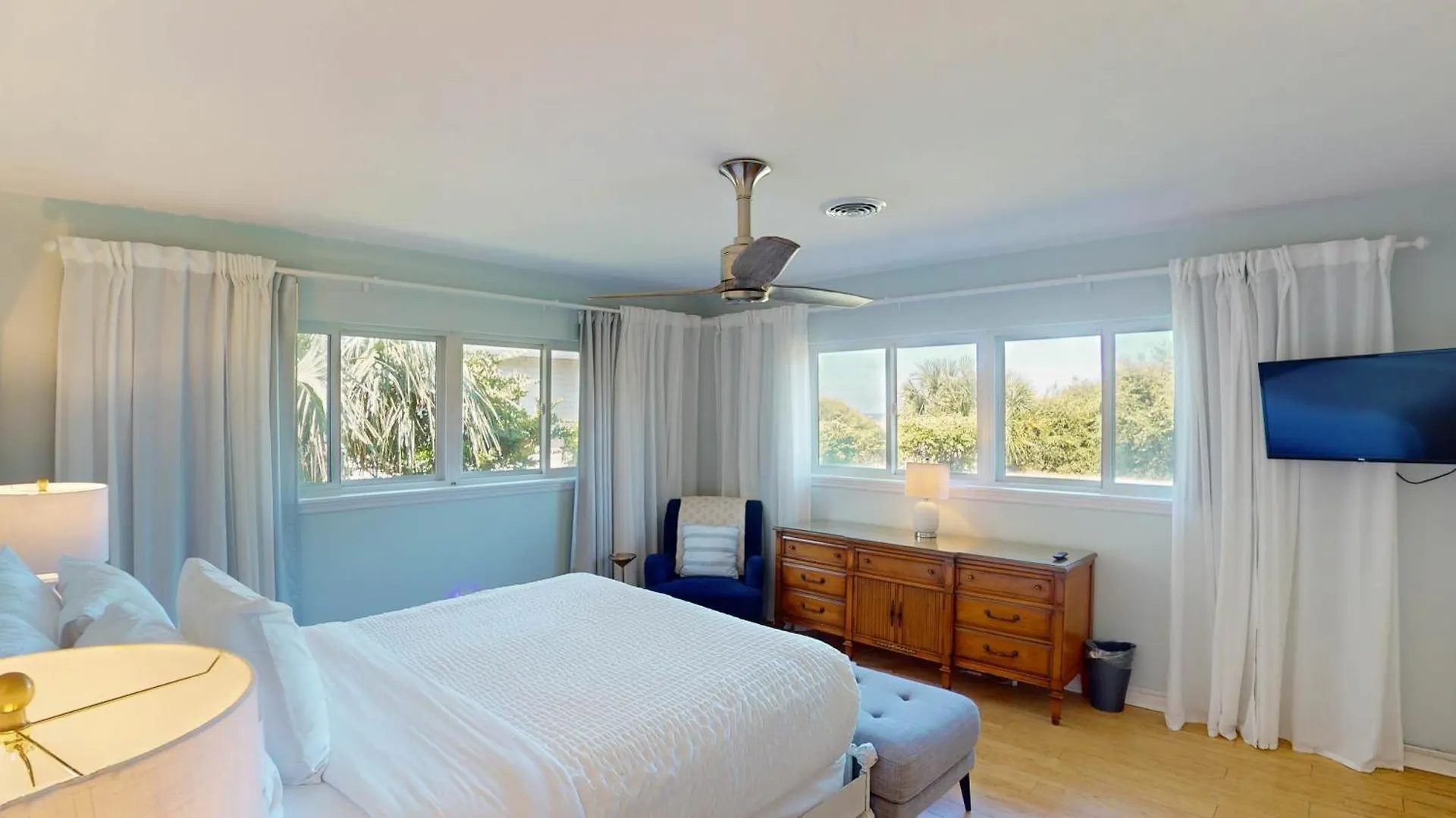 10 Tyler - 4-bedroom Home Holiday home *