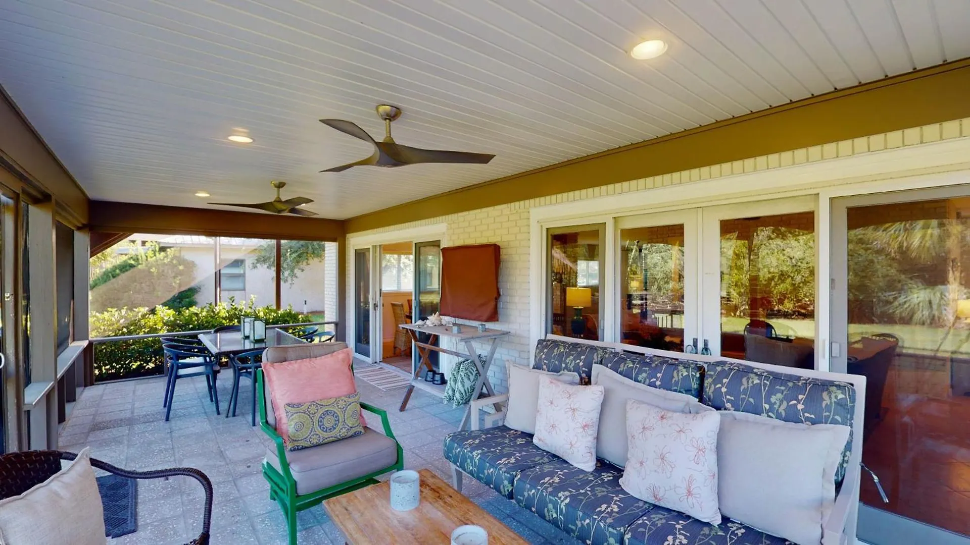 10 Tyler - 4-bedroom Home Holiday home