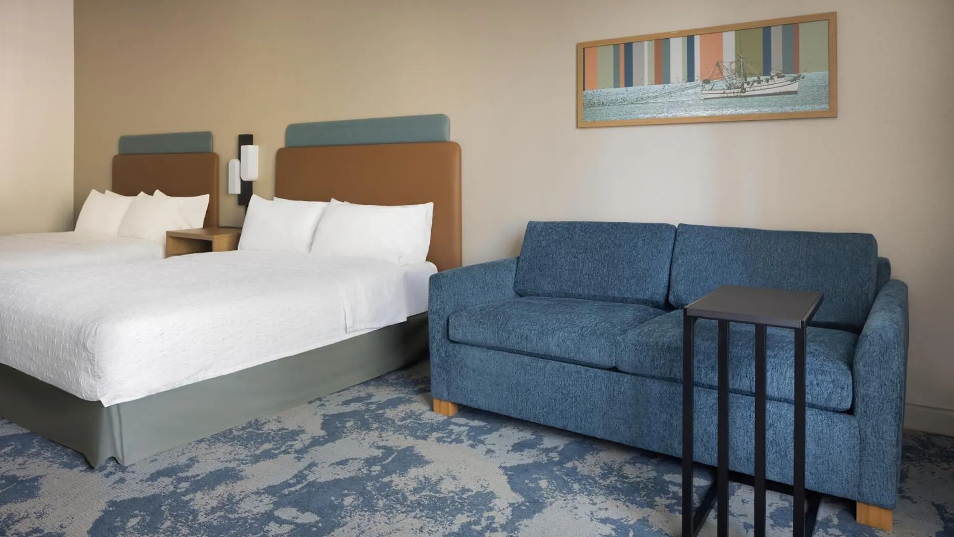Hampton & Hotel