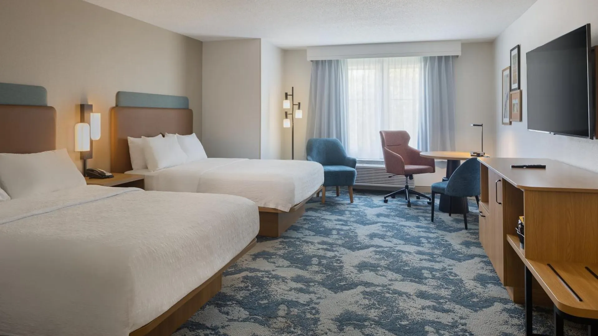 Hampton & Hotel