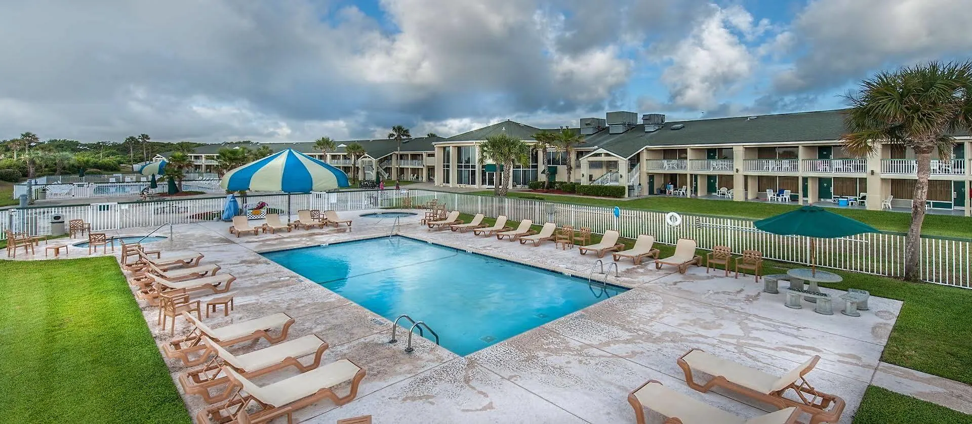 Days & By Wyndham Hotel Jekyll Island