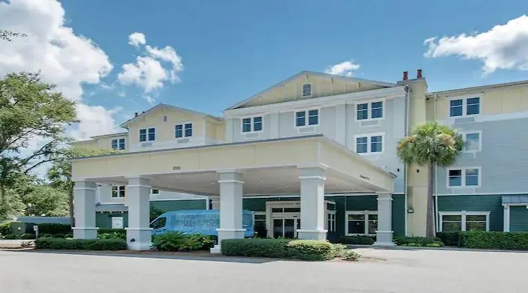 Hampton & Hotel