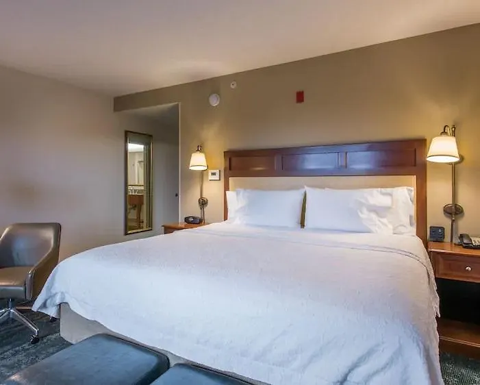 Hampton & Hotel