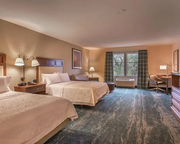 Hampton & Hotel 3*
