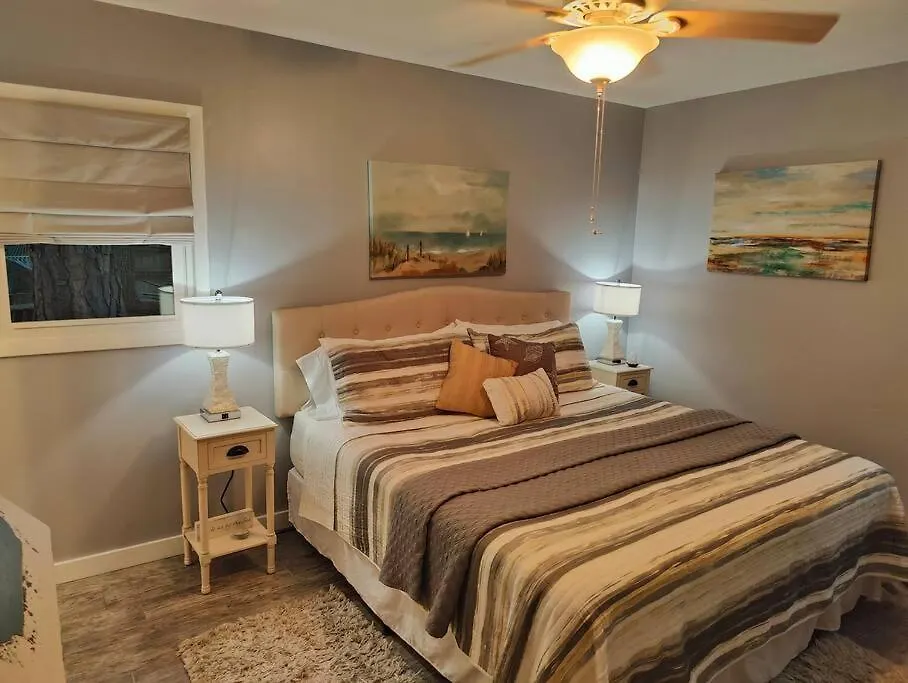 House/ Kellys On The Coast /king Bed