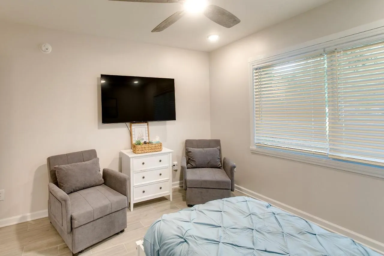 Holiday home Bright With Deck Less Than 1 Mi To