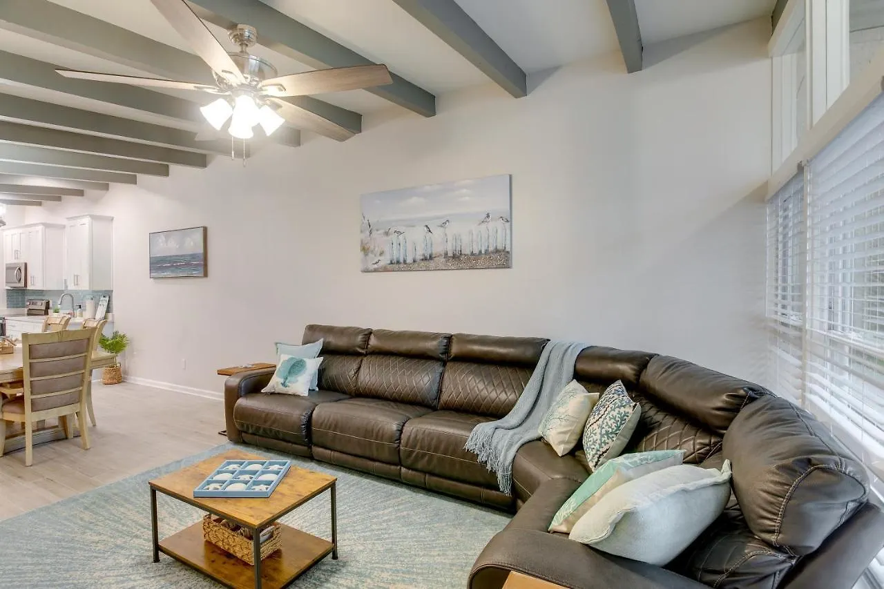 Bright With Deck Less Than 1 Mi To Holiday home