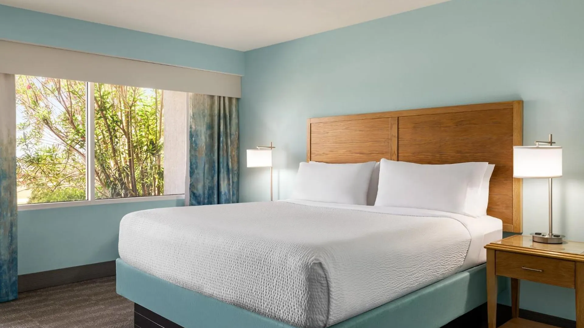 By Ihg Resort