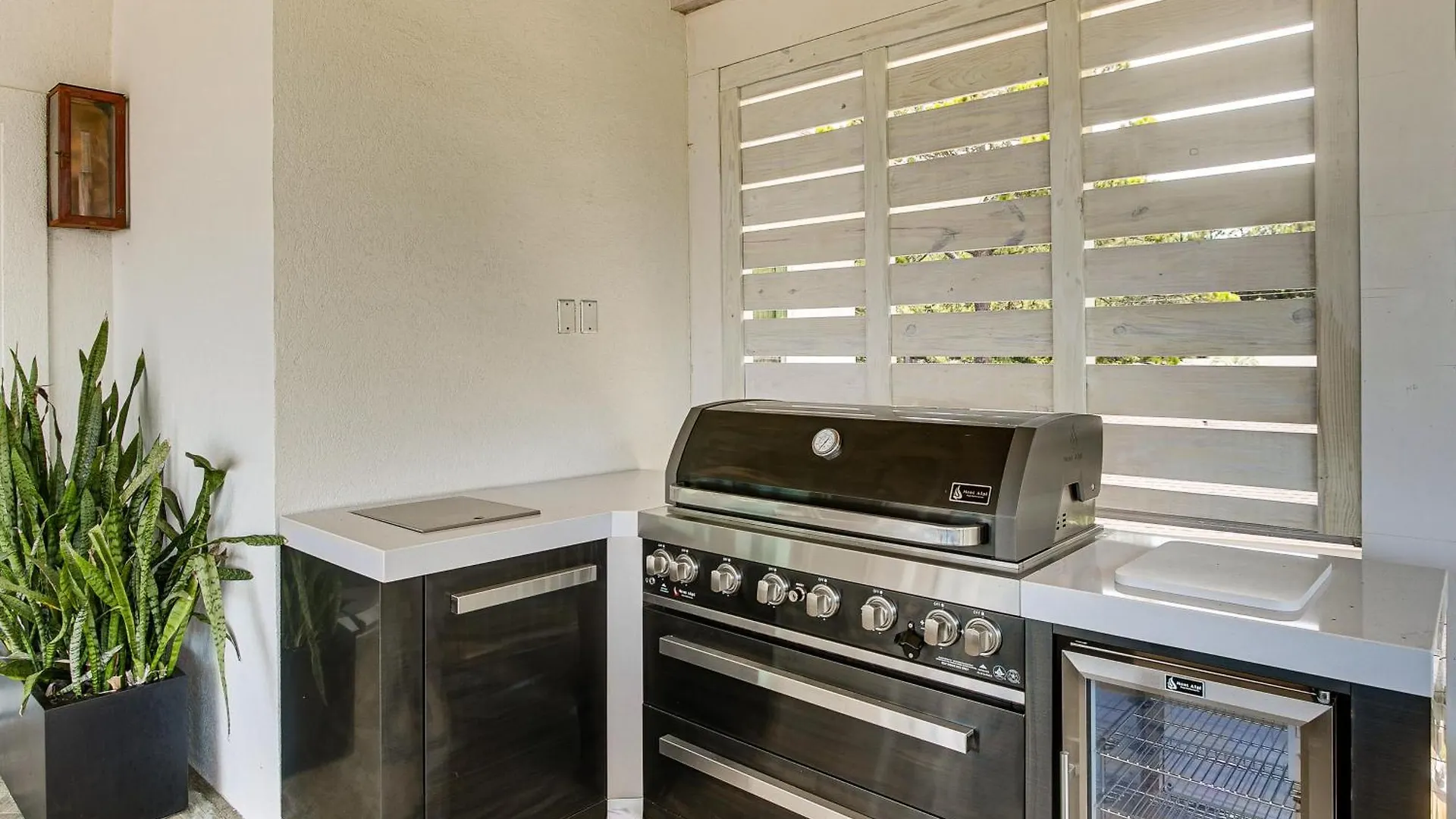 Spacious Steps To The Ocean! Holiday home