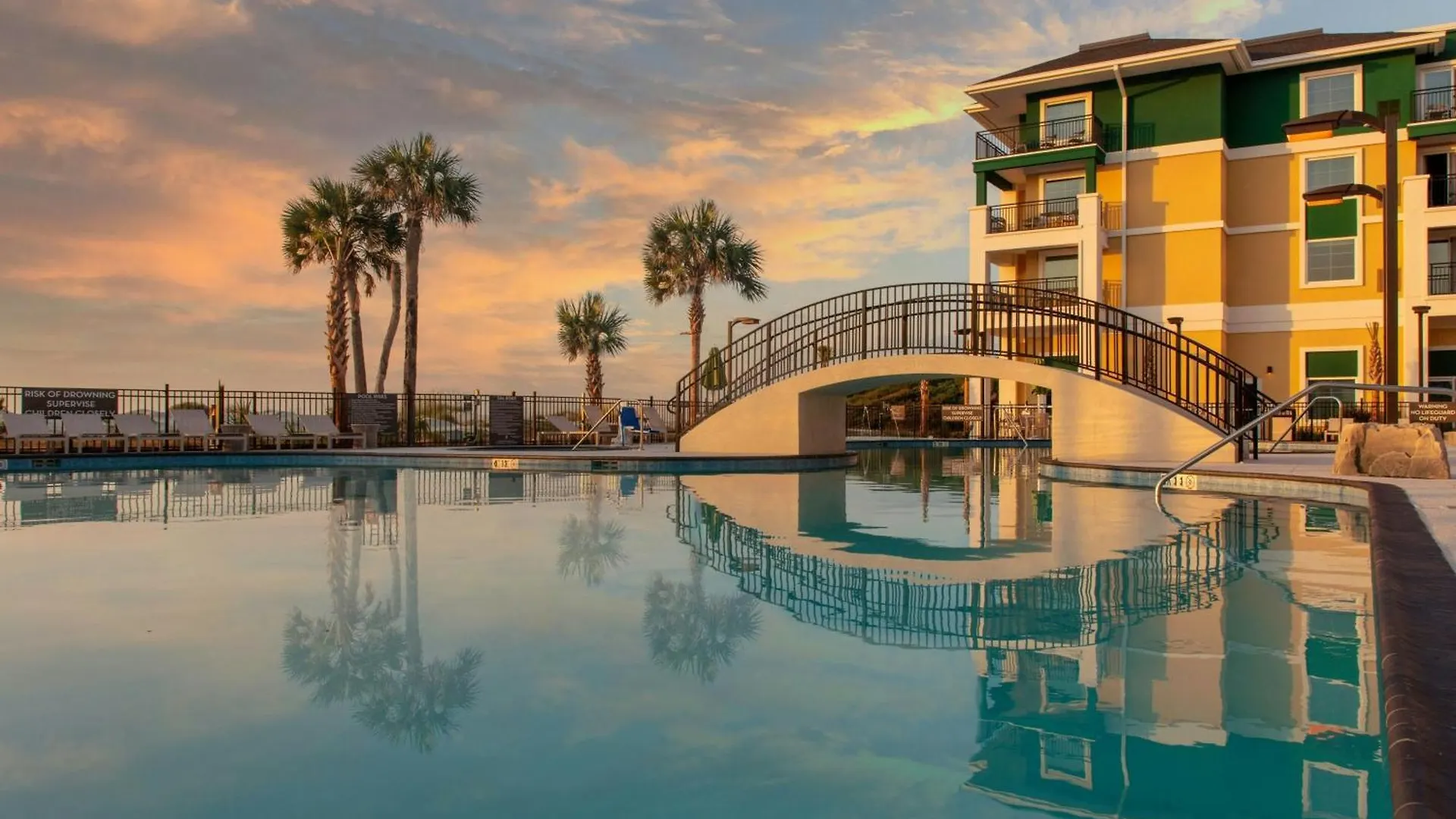 Courtyard By Marriott Hotel